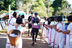 BIB: 2733
                            <button type="button" onclick="openModal(19048064)" class="btn btn-primary btn-sm float-right btn-popup" data-toggle="modal" data-target=".modal-high-quality">
                        <i class="fas fa-shopping-cart"></i> Add to Cart
                    </button>
                                            <button type="button" onclick="isThisMe(19048064, true)" class="btn btn-success btn-sm float-right btn-popup btn-isme hidden" data-toggle="tooltip" data-placement="bottom" title="นี่คือรูปของคุณใช่ไหม คลิกที่นี่เพื่อเอาเข้าอัลบั้ม">
                        <i class="fas fa-plus"></i> Add to album
                    </button>
                    <button type="button" onclick="isThisMe(19048064, false)" class="btn btn-warning btn-sm float-right btn-popup btn-isnotme hidden">
                        <i class="fas fa-ban"></i> Remove from album
                    </button>